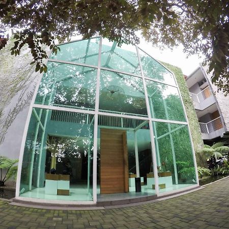 2510 Urbanliving Aparthotel Jakarta Buitenkant foto