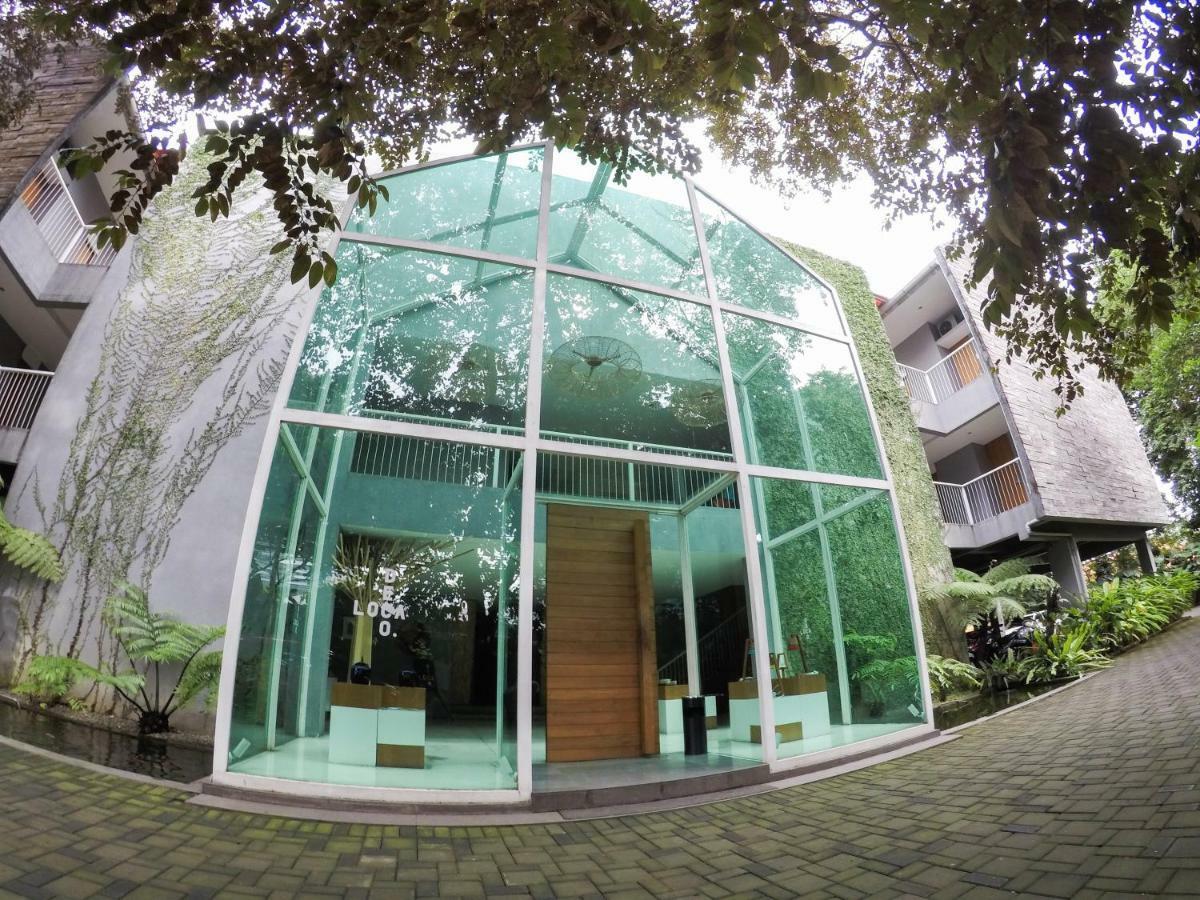 2510 Urbanliving Aparthotel Jakarta Buitenkant foto